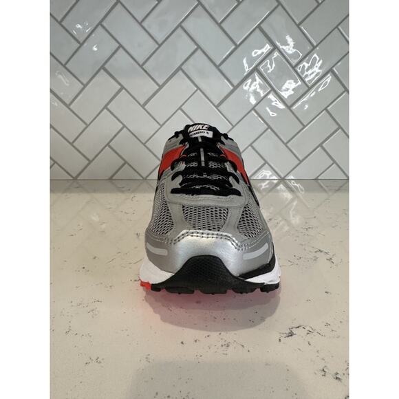 Nike Air Zoom Vomero 5 Silver Black Red Mens Size 9.5 FJ4151-005 NEW Authentic